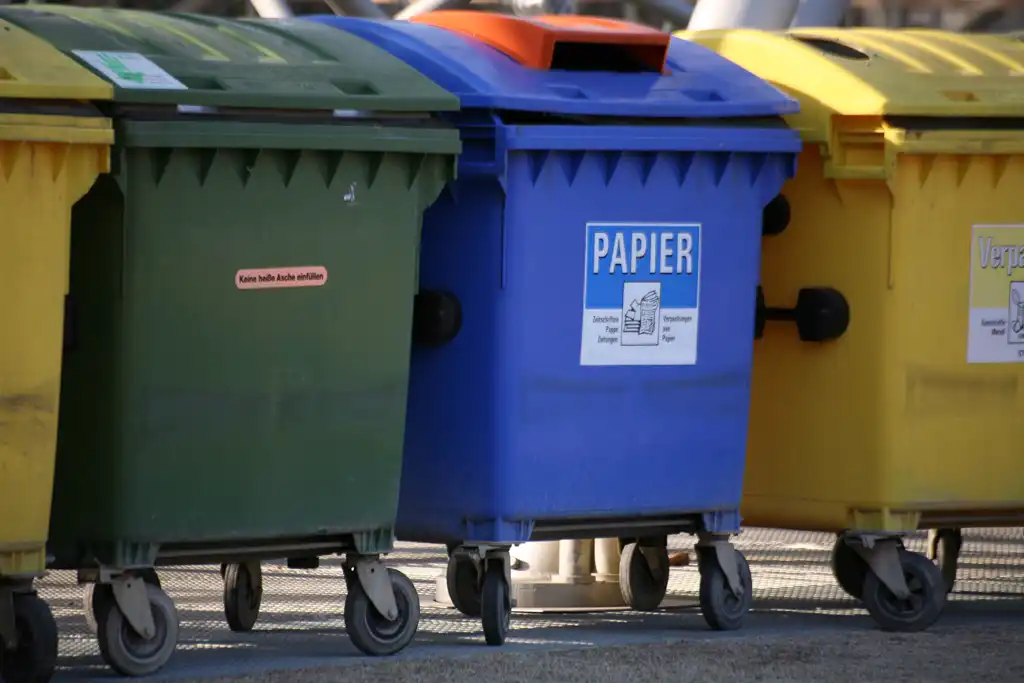 Sortierte Wertstoffe und getrennte Materialien nach der Räumung